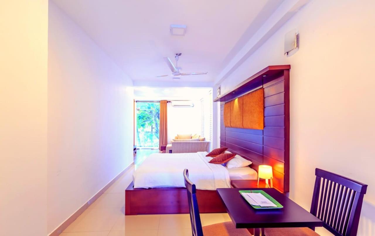 Oak Residencies Villa Кирибатгода Екстериор снимка