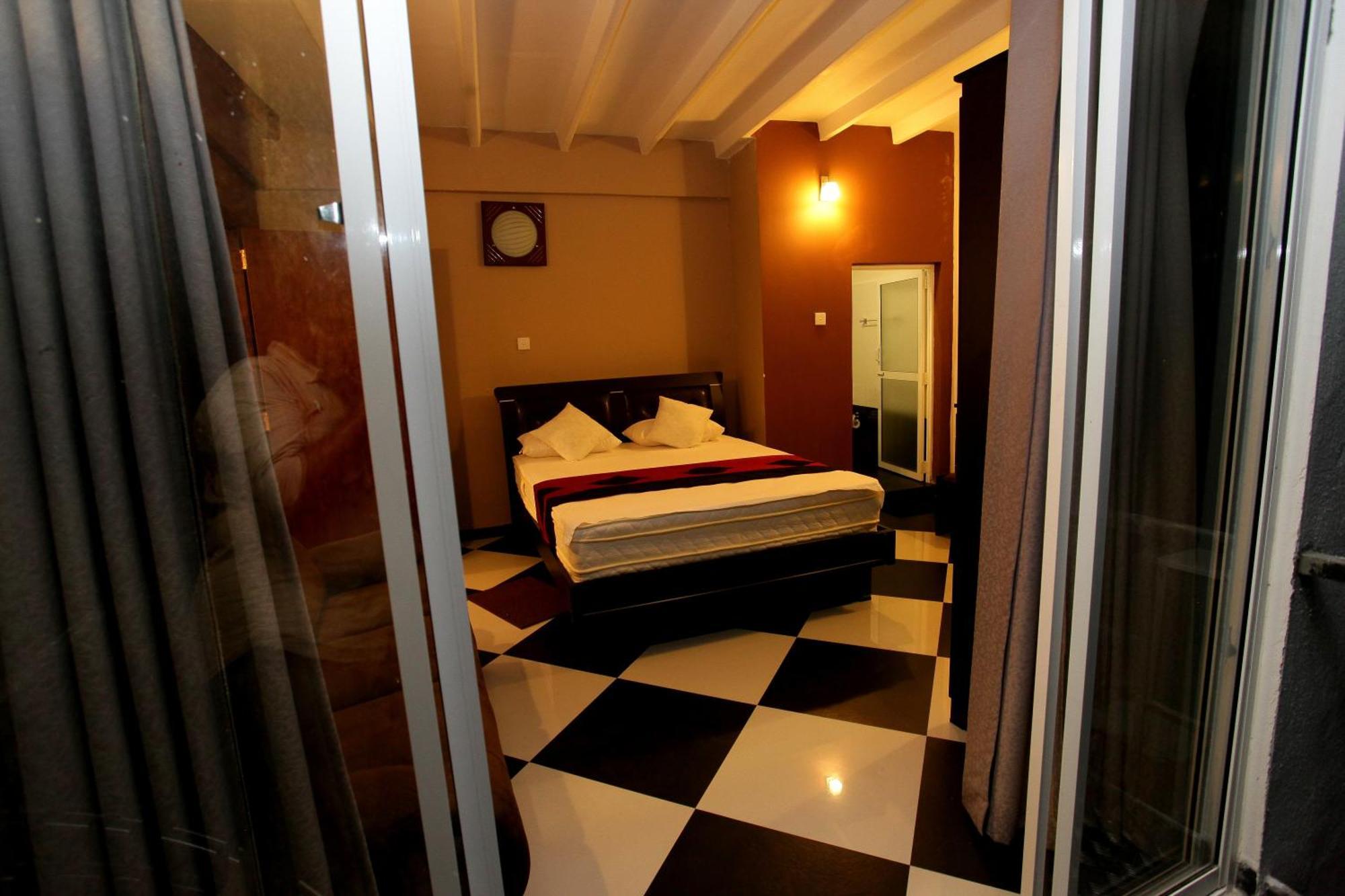 Oak Residencies Villa Кирибатгода Стая снимка