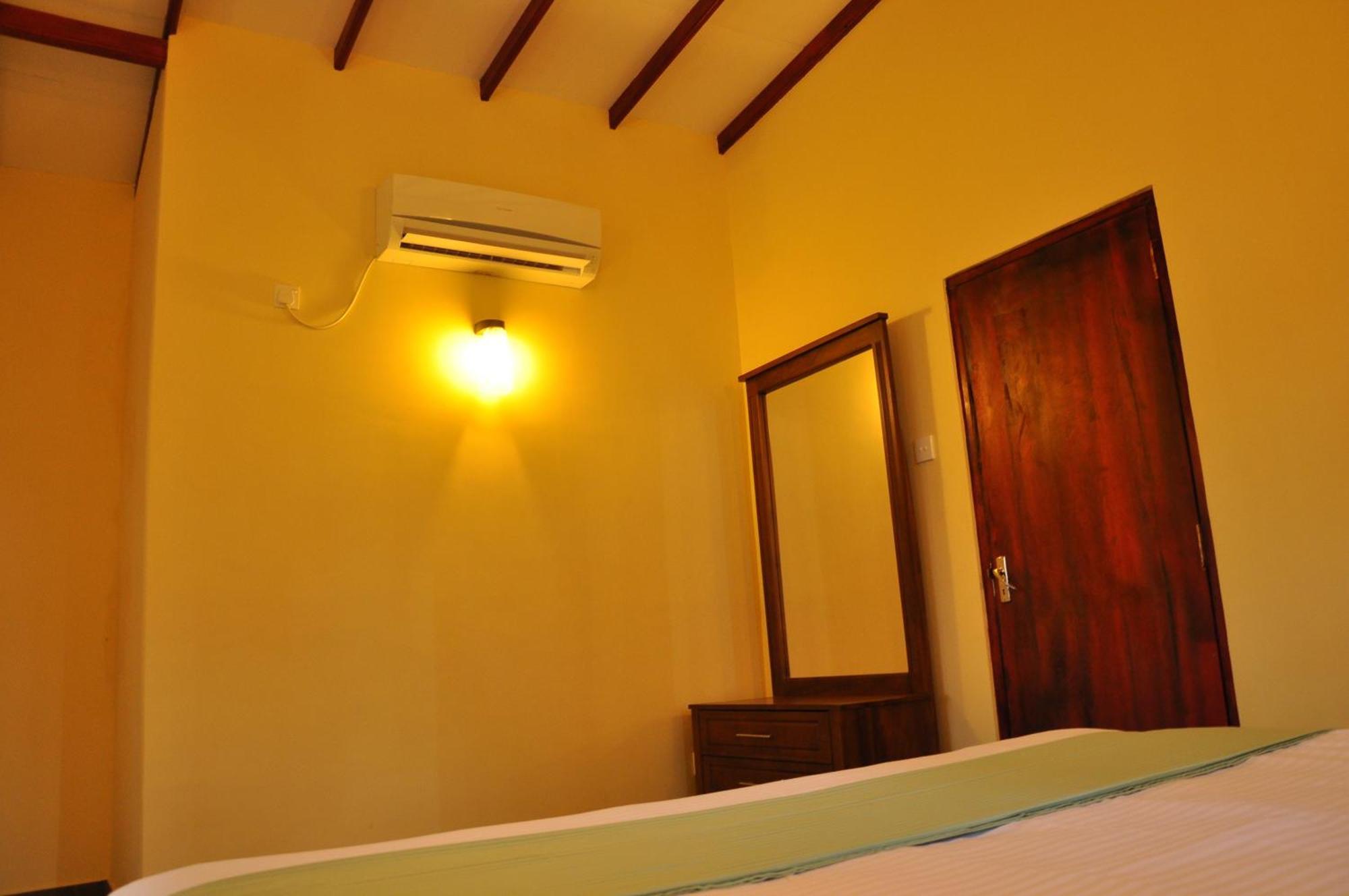Oak Residencies Villa Кирибатгода Стая снимка
