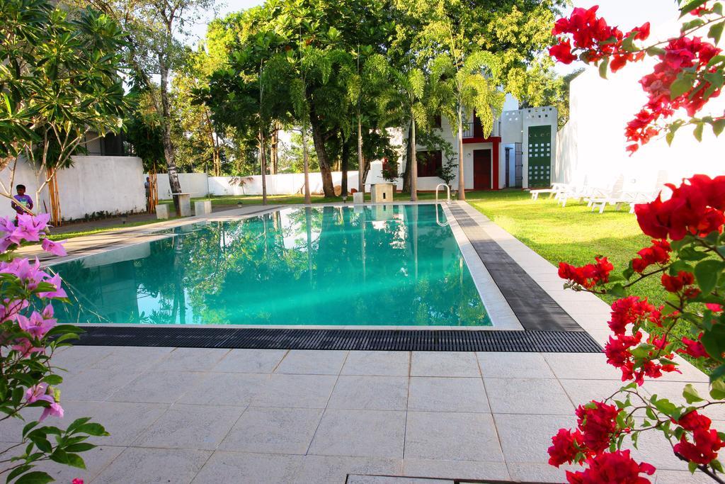 Oak Residencies Villa Кирибатгода Екстериор снимка