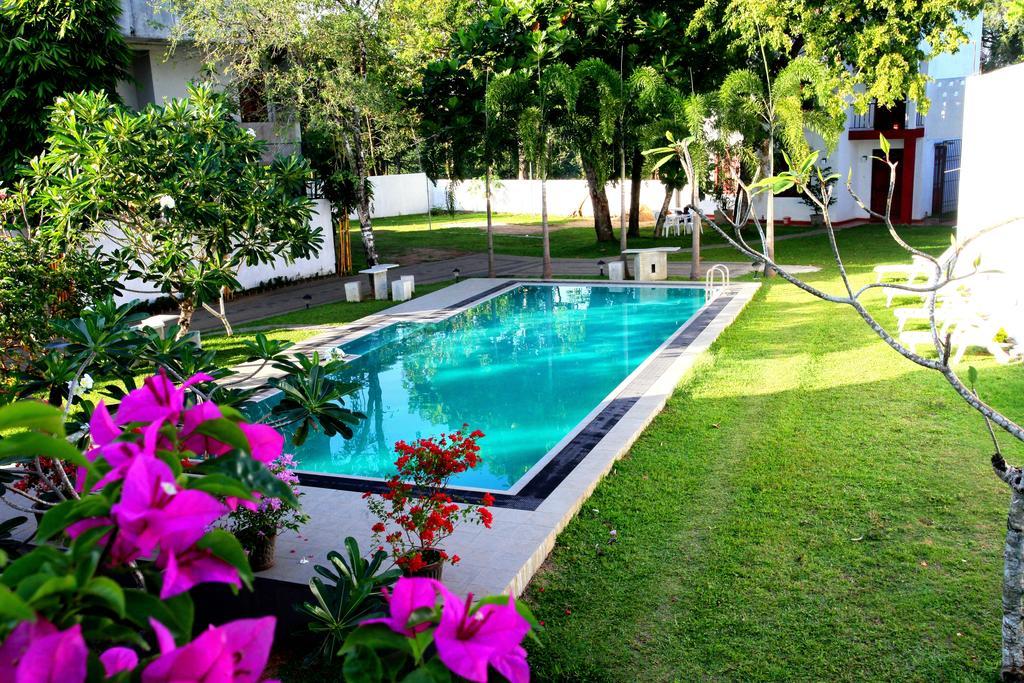 Oak Residencies Villa Кирибатгода Екстериор снимка