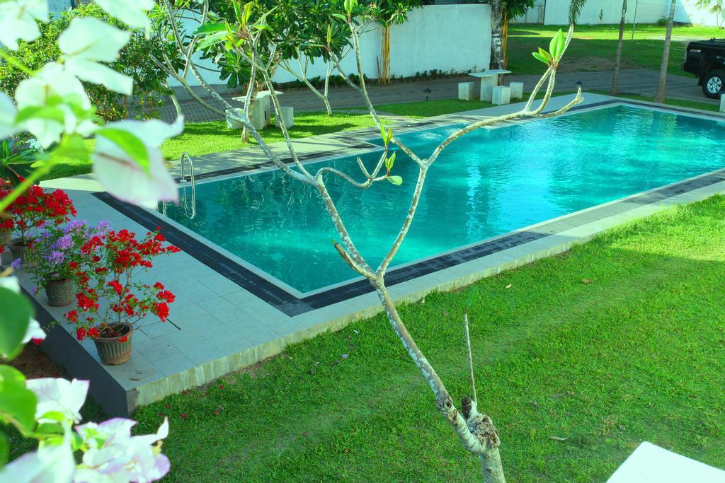 Oak Residencies Villa Кирибатгода Екстериор снимка