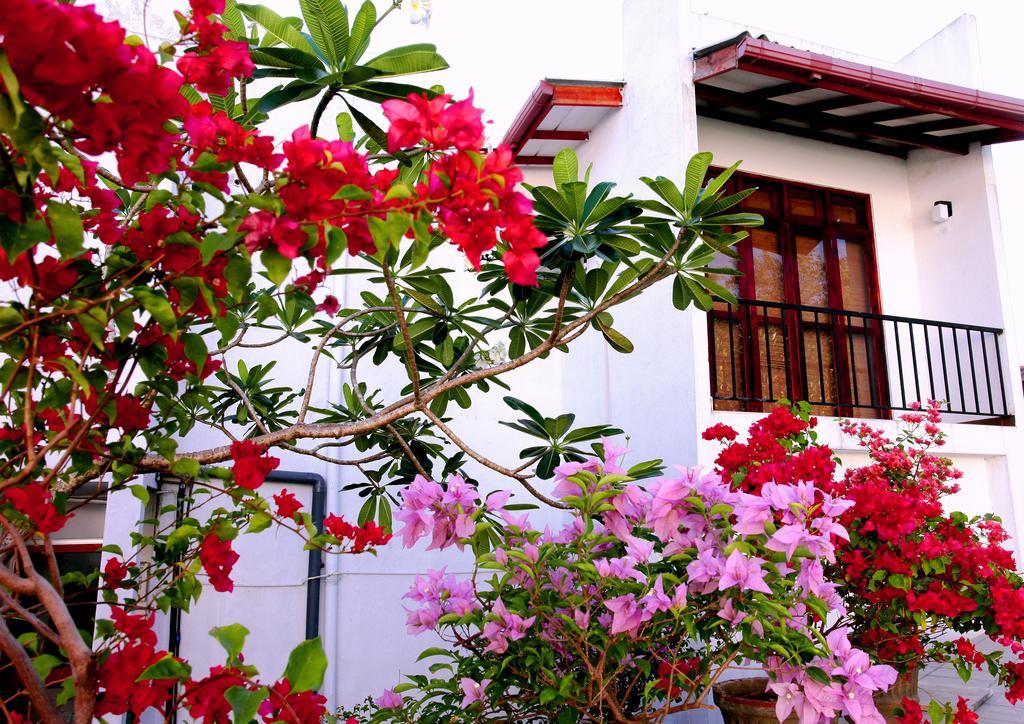 Oak Residencies Villa Кирибатгода Екстериор снимка