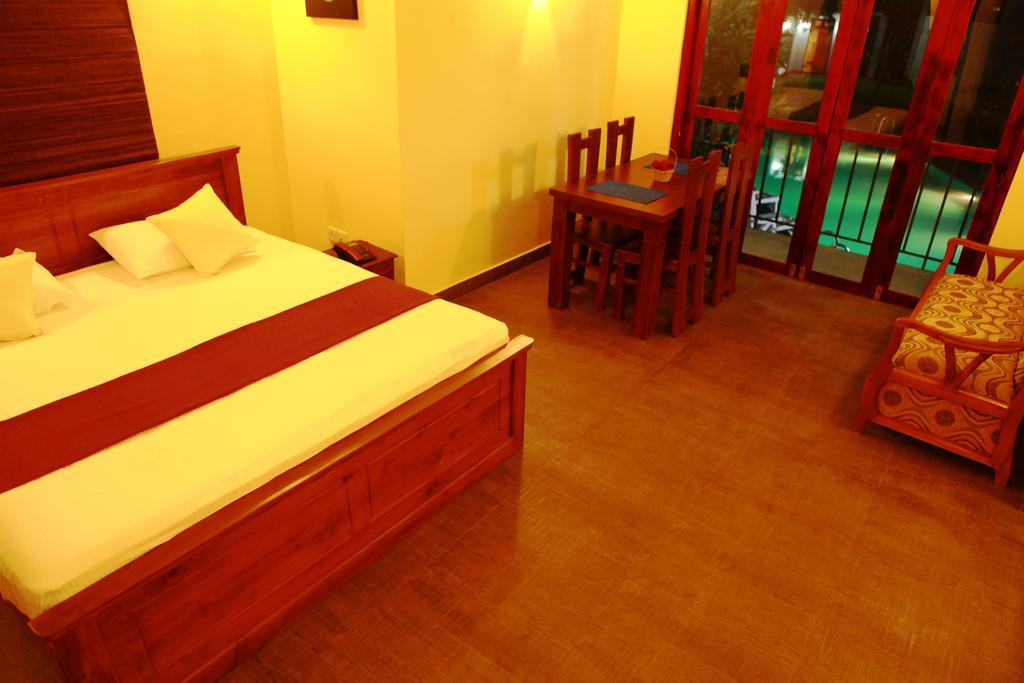 Oak Residencies Villa Кирибатгода Екстериор снимка