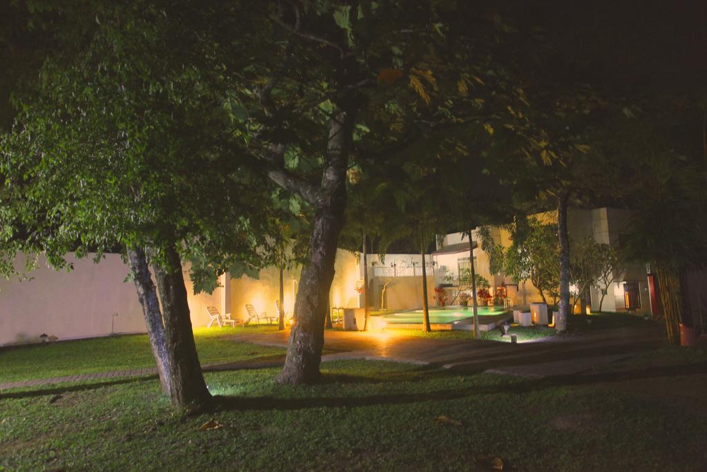 Oak Residencies Villa Кирибатгода Екстериор снимка