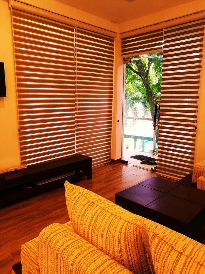 Oak Residencies Villa Кирибатгода Екстериор снимка