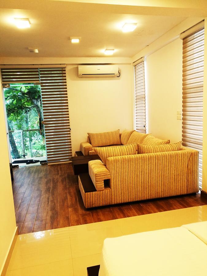 Oak Residencies Villa Кирибатгода Екстериор снимка