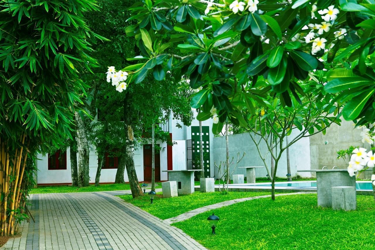 Oak Residencies Villa Кирибатгода Екстериор снимка